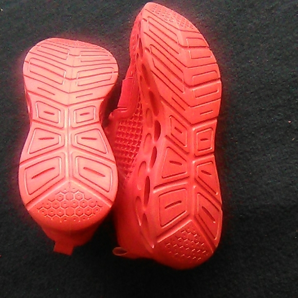 Brand new size 48 European Max red sneakers shoes - Picture 4 of 4